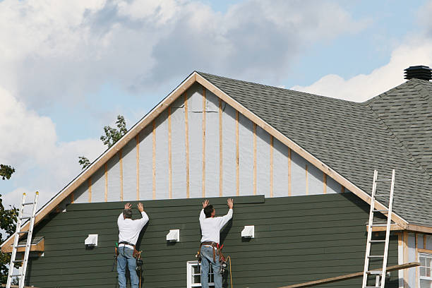 Professional Siding Contractor technician working in Smithton, IL